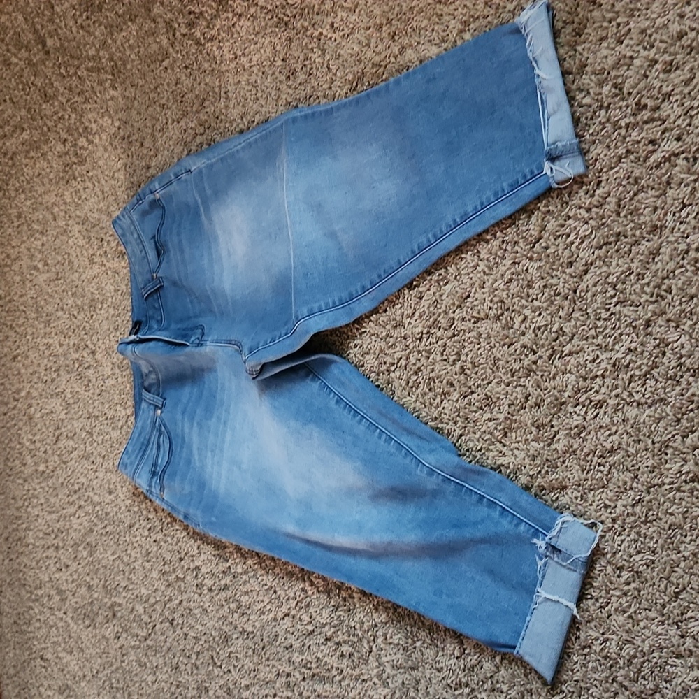 1822 Denim Crop Jeans